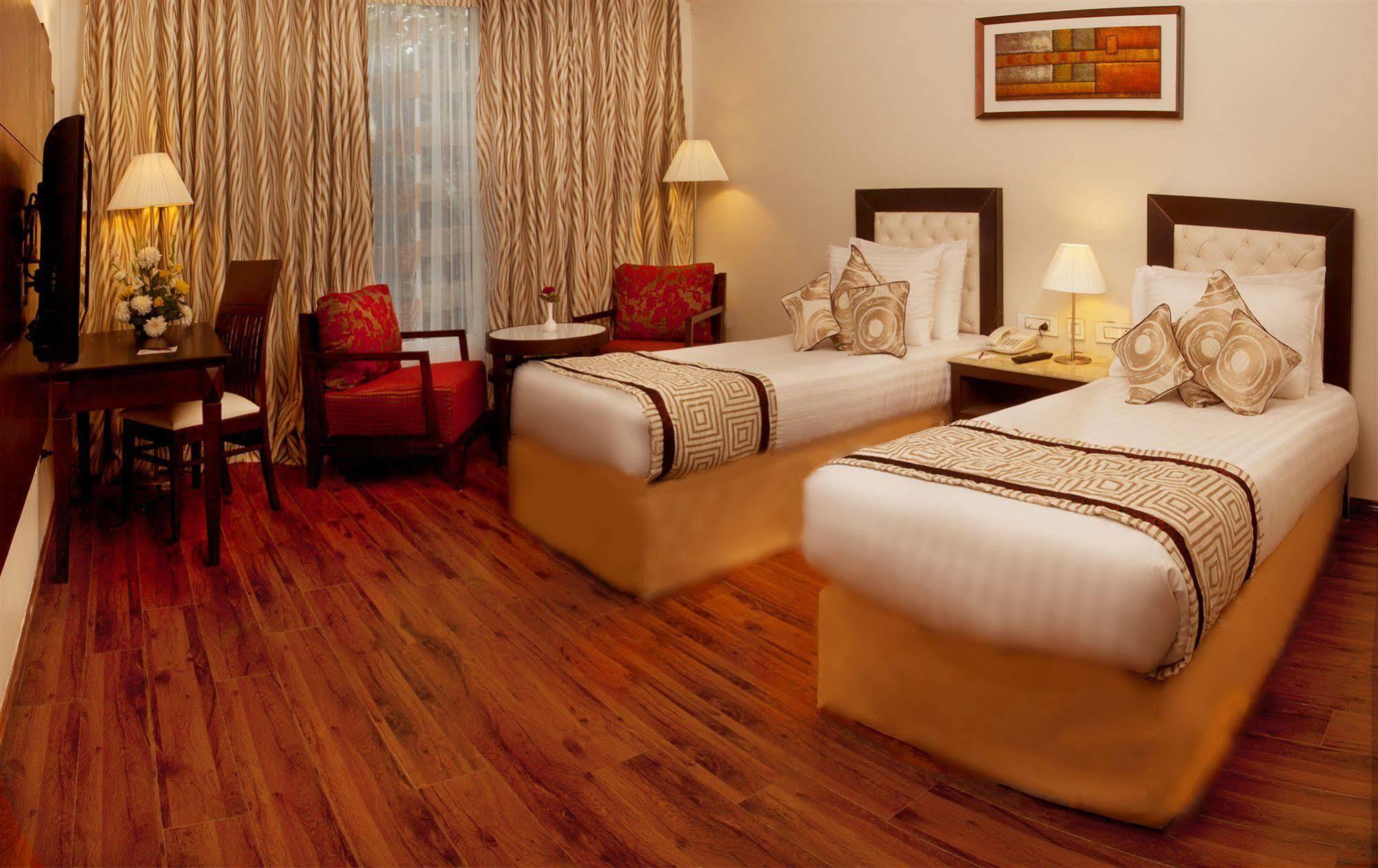 Treehouse Queens Pearl Gurgaon Exterior foto