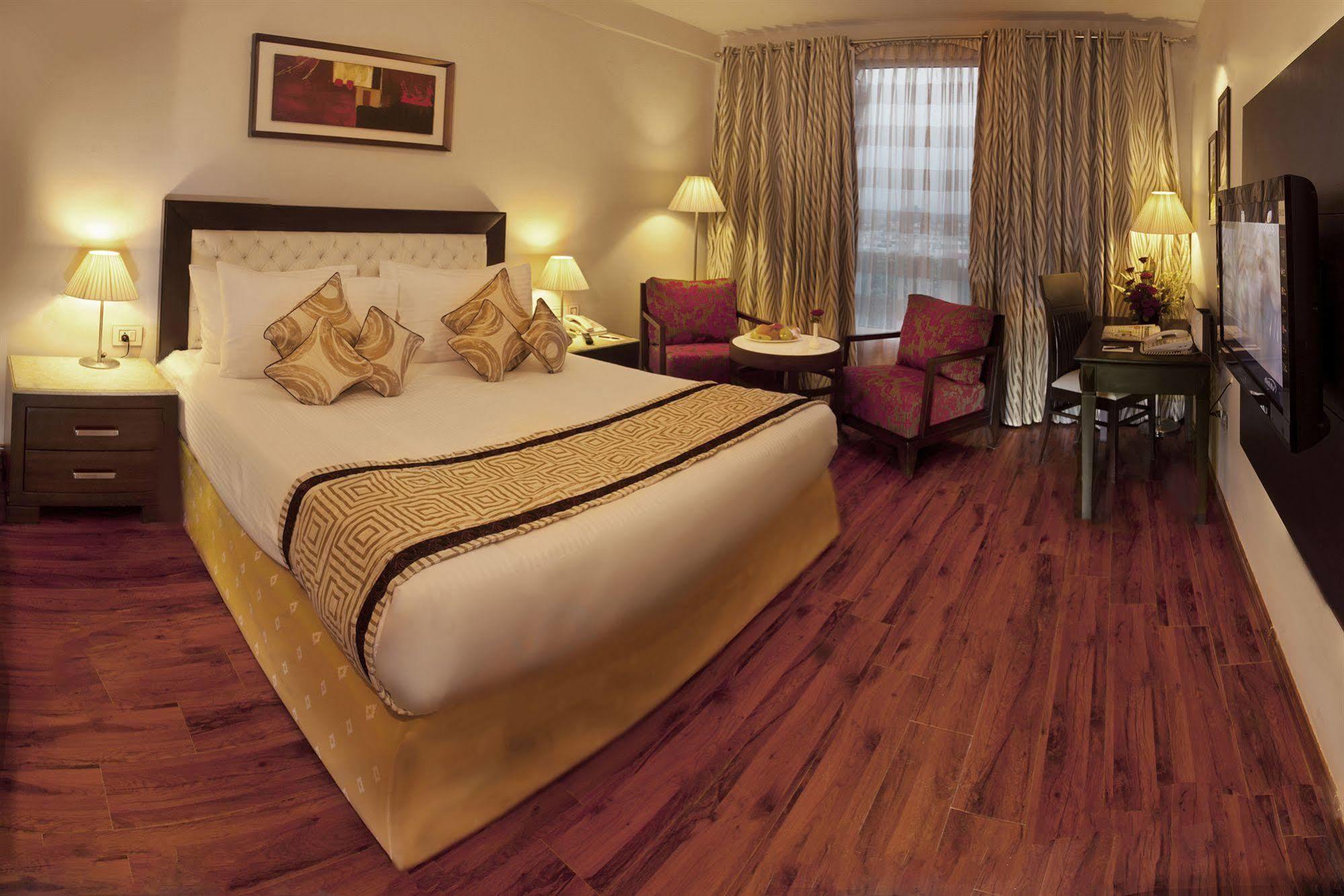 Treehouse Queens Pearl Gurgaon Exterior foto