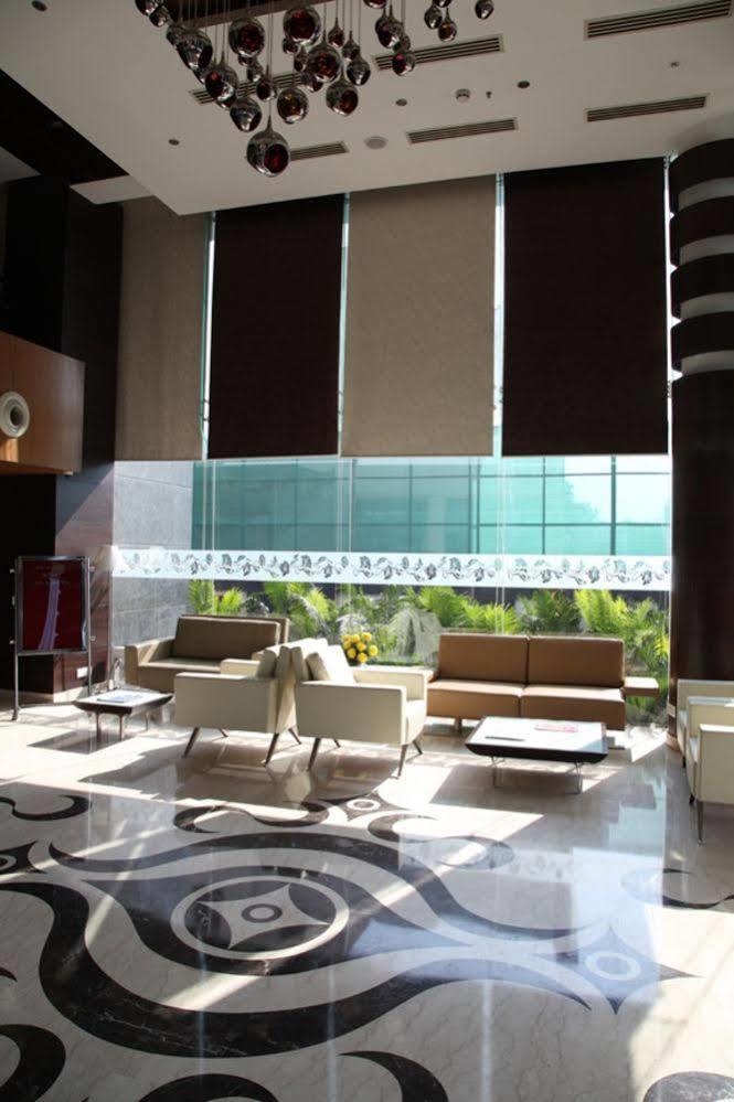 Treehouse Queens Pearl Gurgaon Exterior foto